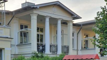 Bild: mr
Immer wieder schmücken auch Säulen den Eingangsbereich der Ferienwohnungen.