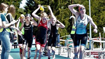 Bild: Büttner, Gerhard
Aus dem Wasser aufs Rad: In den vergangenen Jahren schwammen die Ausdauerathleten im Becken des Schätzlerbads. Dieses Mal geht es in den Weiher.