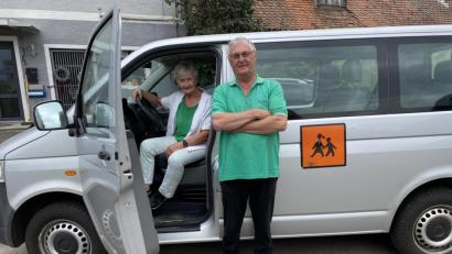 Bild: Eichl
Am Steuer des kleinen Busses saß Emma Bauriedl, während Albert den großen Linienbus fuhr. In strengen Wintern sei der kleine Bus die größere Herausforderung gewesen, sagt Albert.