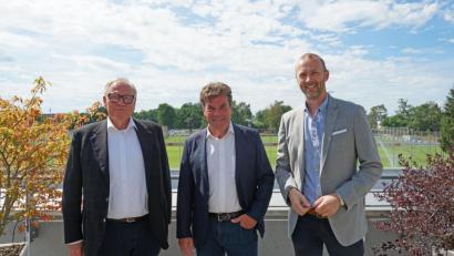 Bild: 1. FC Nürnberg
Die neue Führungsmannschaft des 1. FC Nürnberg (von links): Aufsichtsratschef Thomas Grethlein, Sportvorstand Dieter Hecking und Finanz-Boss Niels Rossow.
