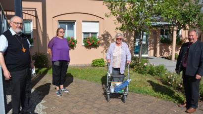 Bild: jr
Ihren 85. Geburtstag feierte am Freitag Gerda Maurer (Zweite von rechts). Es gratulierten (von links) Stadtpfarrer Anton Witt, Tochter Petra und Zweiter Bürgermeister Johann Brandl.