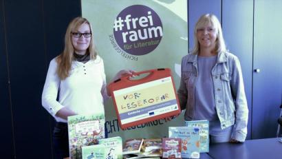 Bild: LRA Wunsiedel/exb
Bianca Richter, Bildungskoordinatorin für Neuzugewanderte (links), zusammen mit Integrationslotsin Elisabeth Golly.