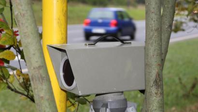 Symbolbild: Götz
Die Verkehrspolizei hat bei Kontrollen im Raum Amberg-Sulzbach einige Raser ausgebremst.