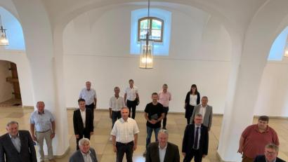 Bild: Angela Powalla, Landkreis Amberg-Sulzbach/exb
Zur Bahnstromtrasse formulierten die Teilnehmer eines internen Treffens im König-Ruprecht-Saal ein Positionspapier.