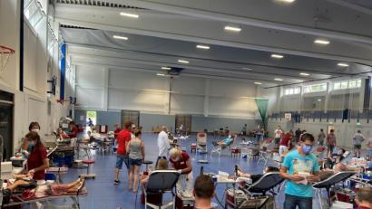 Bild: Stefanie Gradl
Ideale Bedingungen mit ausreichend Platz für das Blutspenden herrschen in der Vilsecker Mehrzweckhalle.