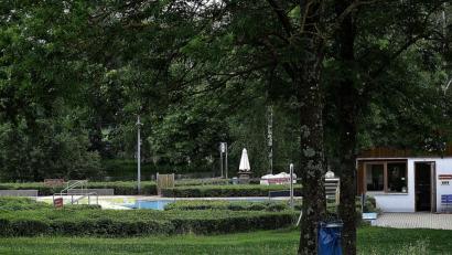 Bild: sck
Das Wetter spielte nicht mit: Beim „Summer of Music“ im Freibad Auerbach blieb alles ruhig.