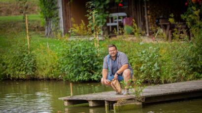 Bild: Thomas Kaufmann/exb
An dem Fischweiher, den er mit zwei Freunden unterhält, findet Thomas Kaufmann Ausgleich zur Arbeit.