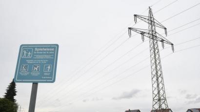 Bild: Petra Hartl
Von Rosenberg aus zieht eine 110-Kilovolt-Freileitung über Amberg nach Schwandorf. Der kurze Teil zwischen Rosenberg und Amberg soll ertüchtigt, der längere Teil bis Schwandorf ganz neu gebaut werden.