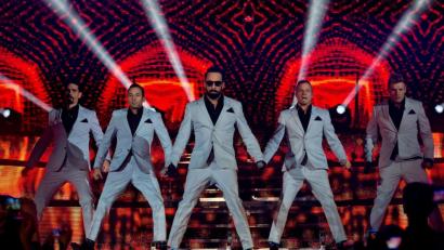 Bild: Sven Hoppe/dpa
Die Backstreet Boys auf der Bühne (von links): Kevin Richardson, Howie Dorough, A. J. McLean, Brian Littrell und Nick Carter. Ihnen kam im Juli 1999 die damals 18 Jahre alte Schülerin Corinna Frey aus Rieden nach dem Konzert in der Ostbayernhalle sehr nahe.