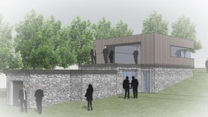 Bild: Plan: Architekturbüro Schöberl
Diesen ersten Entwurf des Architekturbüros Schöberl hatte Bürgermeister Thomas Meiler den Gemeinderäten vor einem Jahr präsentiert, als die Mehrheit sich entschieden hatte, einen Förderantrag für das Projekt zu stellen. Eine detailliertere Planung gibt es laut Meiler derzeit noch nicht.