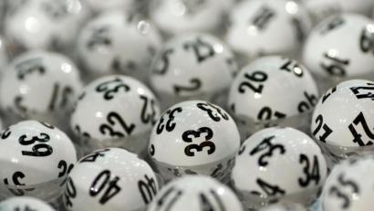 Bild: Fredrik von Erichsen/dpa
Eine Rentnerin aus Oberfranken hat im Lotto fast zehn Millionen Euro gewonnen.