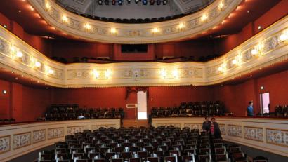 Archivbild: Stefan Huber
Leere Sitze soll es im Amberger Stadttheater bald nicht mehr geben: Das Haus startet in die neue Spielsaison, Corona zum Trotz.
