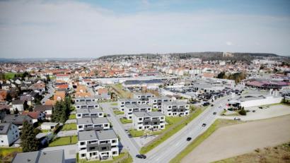 Bild: Simmel/exb
Nördlich der Libourne-Allee (im Vordergrund) sollen zwölf Mehrfamilienhäuser mit 72 Wohnungen entstehen.