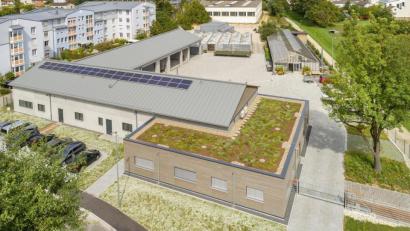 Bild: Thilo Hierstetter
Das neugebaute Domizil der Sulzbach-Rosenberger Stadtgärtnerei am Erlheimer Weg ist nun auch offiziell für den Betrieb freigegeben.