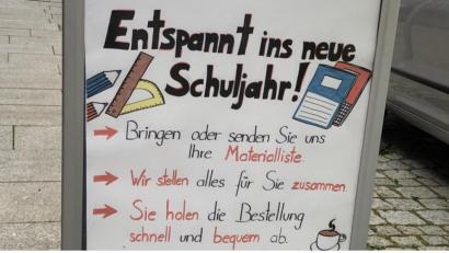 Bild: bal
Einige Schreibwarenläden bieten die Möglichkeit, die Materialliste für Kunden abzuarbeiten. Diese müssen die Ware dann nur noch abholen und bezahlen.