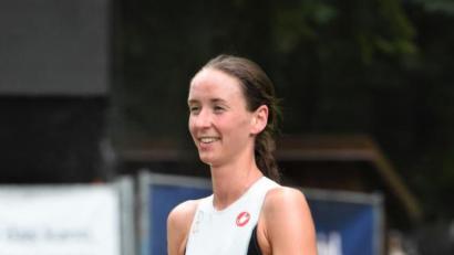 Bild: Büttner, Gerhard
Schuhe aus nach getaner Arbeit: Marlene Gomez Islinger (hier beim Triathlon in Weiden) belegte bei der WM Platz 22.