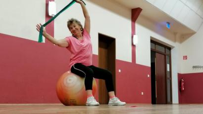 Bild: wpt
Monika Kalb gibt seit 45 Jahren Kurse. Manche Leute, die sie im Kinderturnen schon hatte, gehen bald in die Seniorengruppe.