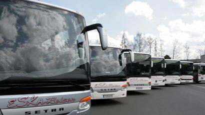 Archivbild: tr
Das Landratsamt prüft aktuell, ob für den Schulstart mehr Busse eingesetzt werden müssen. Die Beförderung von Schülern von weiterführenden Schulen findet im Landkreis durch den Linienbusverkehr statt.