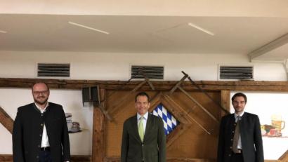 Bild: CSU Kreisverband/exb
Albert Rupprecht (Mitte) soll wieder in das Rennen um das Bundestagsmandat gehen. Landrat Andreas Meier (links) und CSU-Kreisvorsitzender Stephan Oetzinger unterstützen den Waldthurner.