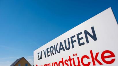 Symbolbild: Patrick Pleul
Bauland wird auch in der Oberpfalz immer teurer.