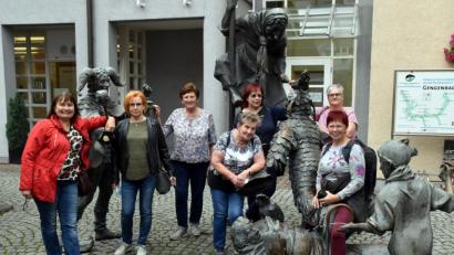 Bild: hcz
In Gengenbach besichtigen die Frauen der "Höhe 309" auch den "Hexenbrunnen".