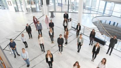 Bild: Gabi Schönberger
18 neue Lehramtsanwärter beginnen in Weiden und Neustadt/WN im Schuljahr 2020/2021 ihren Weg zum zweiten Staatsexamen.