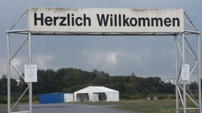 So eine nette Begrüßung! Das Testzentrum auf dem Weidener Festplatz (Conrad-Röntgen-Straße) ist aufgebaut – und ab Donnerstag in Betrieb.