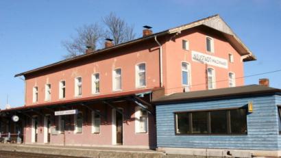 Bild: Ingrid Popp
Der ehemalige Neustädter Bahnhof weckt Wehmut. Nun soll Neustadt eventuell wieder einen Bahnhaltepunkt bekommen.