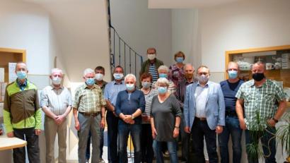 Bild: fjo
Reinhard Werner (Sechster von links) unterstützt als neuer zweiter Vorsitzender die Vorstandschaft des OWV Waidhaus um Vorstand Detlef König (links dahinter), Schriftführerin Gerlinde König (vorne, Mitte) und Kassier Wolfgang Engl (Vierter von links).