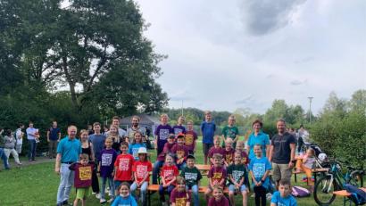 Bild: krb
Geschicklichkeit war an einer Wand angesagt. Immer, wenn ein Licht leuchtete, musste das Feld abgeklatscht werden. Am Ende bekamen alle Kinder mit vier Teilnahmen am Ferienprogramm das begehrte Kinderferienclub-T-Shirt.