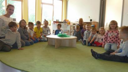 Bild: Portner
Ein großer runder Teppich ist das Herzstück der drei Gruppenräume. Hier treffen sich die Kinder zu festen Ritualen wie dem gemeinsamen Gebet.