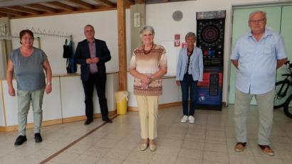 Bild: Hirsch
Der AWO-Ortsverband wählte einen neuen Vorstand. Das Bild zeigt von links Schatzmeisterin Roswitha Krös, Bürgermeister Richard Tischler, Vorsitzende Brigitte Meja, Kreisvorsitzende Ulrike Roidl und Schriftführer Helmut Schinn.