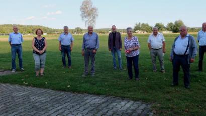 Bild: Hirsch
Franz Hauser (Fünfter von links) ist weiter Vorsitzender der Ortsgruppe Wackersdorf der Industriegewerkschaft Bergbau, Chemie, Energie.