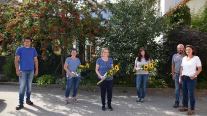 Bild: gi
Das Unternehmerpaar Ulrike und Michael Guttenberger (rechts) sowie Sohn und Juniorchef Dominik (links) ehrten anlässlich zum 30jährigen Betriebs-Jubiläum langjährige Mitarbeiterinnen Inge Hütter, Elisabeth Werner und Andrea Pfistermeister (von links).