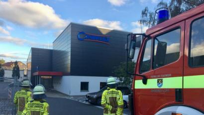 Bild: upl
Die Feuerwehr rückte mit mehreren Fahrzeugen in Richtung Kino aus.
