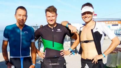 Bild: exb
Vor dem Start guter Dinge: Stephan Pollert, Klaus Ginglseder und Sven Pollert (von links) nahm den Austria Triathlon in Podersdorf/Österreich in Angriff.