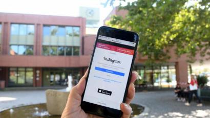 Bild: Gabi Schönberger
Auf Facebook und Instagram möchte auch die Stadt Weiden bald mit einem Auftritt vertreten sein. Im Stadtrat gab´s dafür die Zustimmung für einen Antrag, den die Fraktionen Bürgerliste, FDP/FW und CSU eingereicht haben.