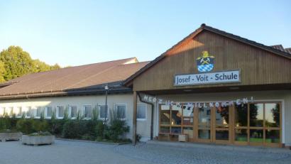 Bild: bk
Die Sanierung der Josef-Voit-Grundschule liefert dem Marktgemeinderat Freihung Diskussionsstoff.