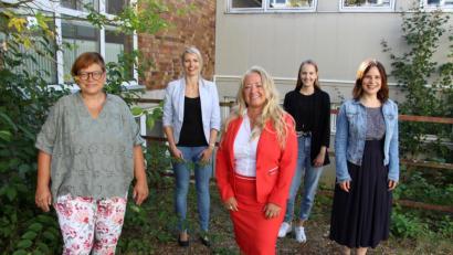 Bild: ds
Zum neu formierten Kollegium der Grundschule Neukirchen-Etzelwang gehören (von links) Michaela Makitta, Susanne Koch, Rektorin Birgit Molitor, Lehramtsanwärterin Miriam Scharf und Lehrerin Elena Pilhofer.