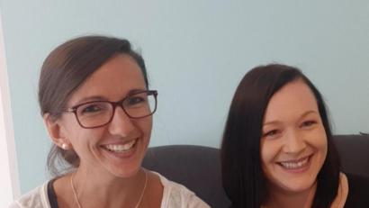 Bild: Tina Habermeier/exb
Kathrin Sträche (links) und Tina Habermeier stehen Eltern von Babys und Kleinkindern zu vielen Themen für eine telefonische Beratung gerne zur Verfügung.