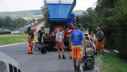 Bild: Joachim Gebhardt
Noch sind Restarbeiten wie das Asphaltieren zu erledigen – die Bautrupps schaffen das aber bis Ende nächster Woche.