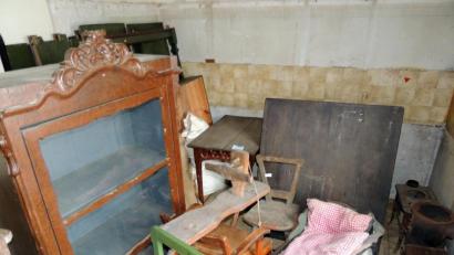 Bild: mor
Die Außendepots des Kultur- und Militärmuseums müssen geräumt werden. So gibt es von Militariagegenständen bis zu alten Bauernschränken beim Trödelmarkt zahlreiche Exponate abzugeben.