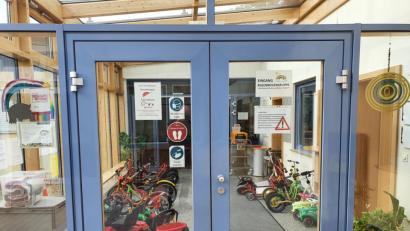 Bild: Hösamer
Verschlossene Türen: Der Kindergarten St. Andreas Fronberg ist wegen eines Corona-Falles bis mindestens 18. September zu.