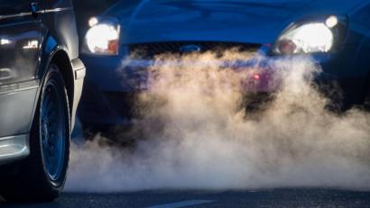 Symbolbild: Marijan Murat
Die EU-Kommission sieht eine weitere Verschärfung der Grenzwerte beim CO2-Ausstoß im Verkehr vor.