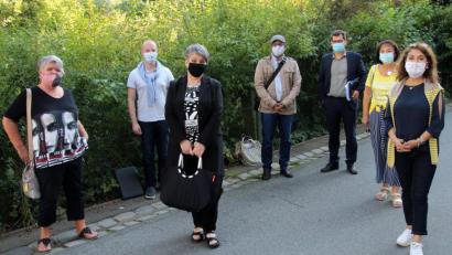 Bild: fsb
Das "Lohmer-Grundstück" besichtigt die SPD-Stadtmitte mit Sema Tasali-Stoll (rechts) und Baudezernent Oliver Seidel ( Dritter von rechts).