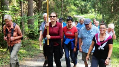Archivbild: ld
Ein Foto von der Wallfahrt 2019: Der erste von drei größeren Bergen wird angepackt. Mit 37 Gläubigen war die Teilnahme im letzten Jahr sehr groß. Zur Wallfahrt am kommenden Samstag wird herzlich eingeladen.