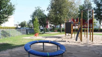 Bild: Gabi Schönberger
Blitzblank rein ist der Spielplatz an der Tulpenstraße am Montag. Tags zuvor sah es hier noch ganz anders aus.