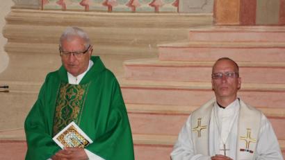 Bild: kro
Monsignore Herbert Hautmann (links), geboren 1934 in Eger, feierte in Maria Loreto 60. Priesterjubiläum. Mitkonzelebrant und Prediger war der Militärpfarrer Sebastian Gräßer aus Frankenberg/Sachsen.