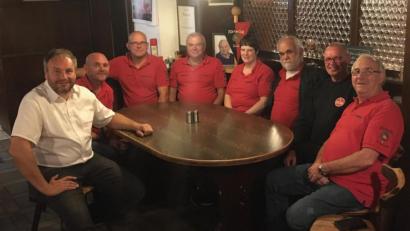 Bild: exb
Die Führungsmannschaft des 1. FCN-Fanclubs Zur Linde Kleinfalz bilden (von links) Thomas Weisenberger, Mike Schulz, Mario Glonner, Reinhold Reger, Kerstin Freiberger, Wolfgang Berndt, Hans Falk und Jochen Weiß.