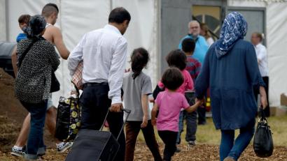 Bild: Carsten Rehder/dpa
Bundeskanzlerin Merkel (CDU) und Innenminister Seehofer (CSU) haben sich darauf verständigt, zusätzlich rund 1500 weitere Migranten von den griechischen Inseln aufzunehmen.